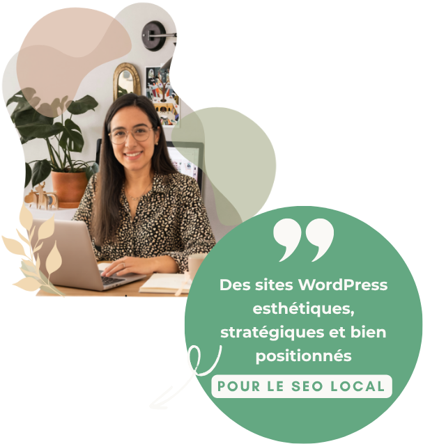 Lucile Gomes freelance WordPress SEO travaillant sur son ordinateur dans un espace de travail avec une bulle disant "des sites WordPress esthétiques, stratégiques et bien positionnés pour le SEO local"